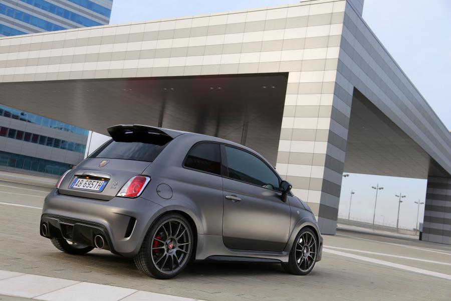  Abarth 695 Biposto 2014 года  (фото 11 из 32)